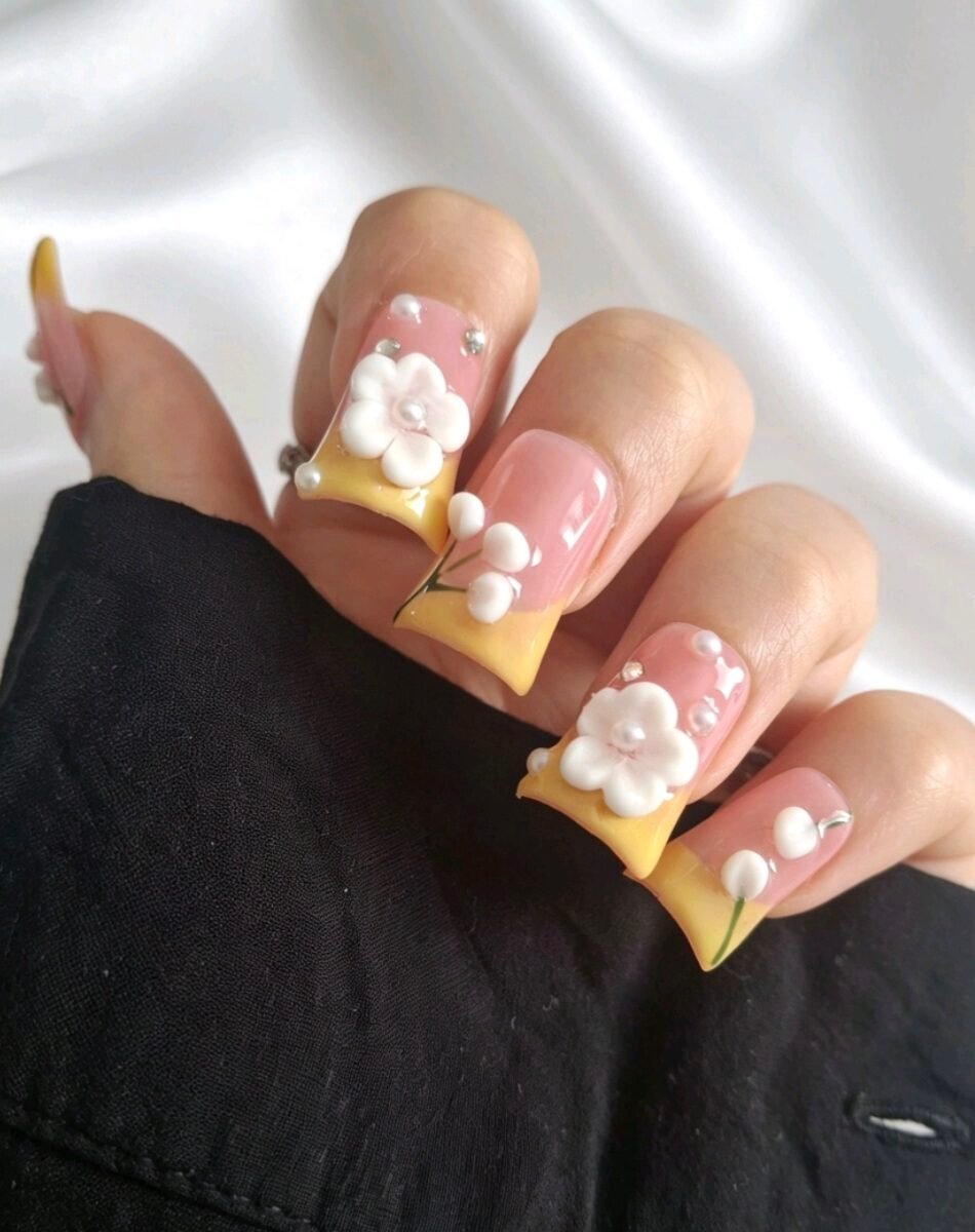 Pluto-press-on-nails